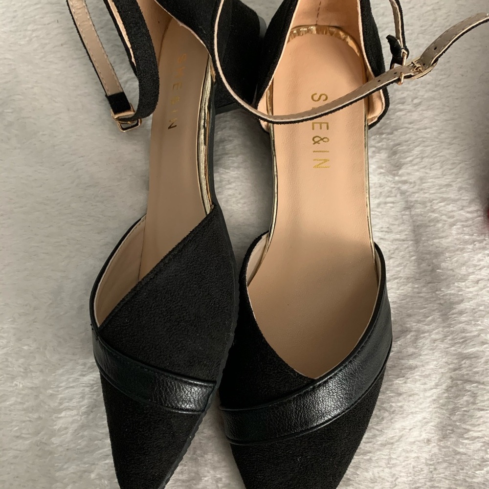 Black dress shoes